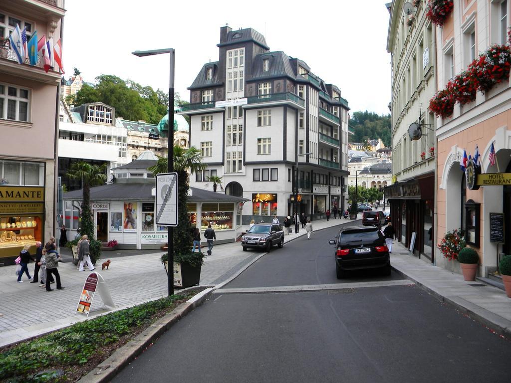 U Tri Jehnatek Apartment Karlovy Vary Bagian luar foto